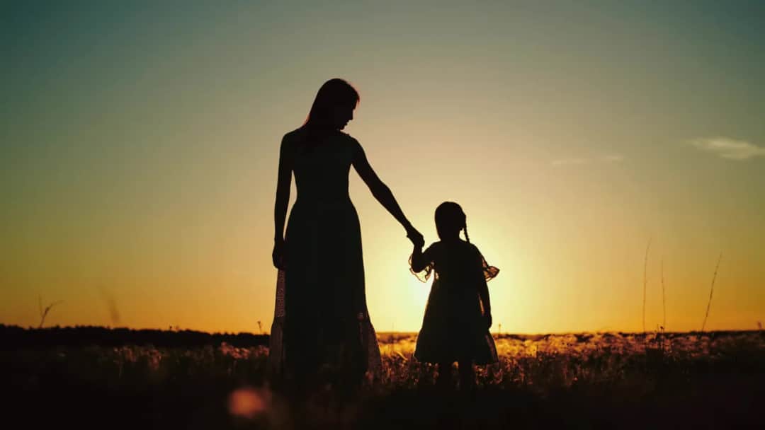 Jak budować głęboką więź z dzieckiem? Kluczowe strategie i porady