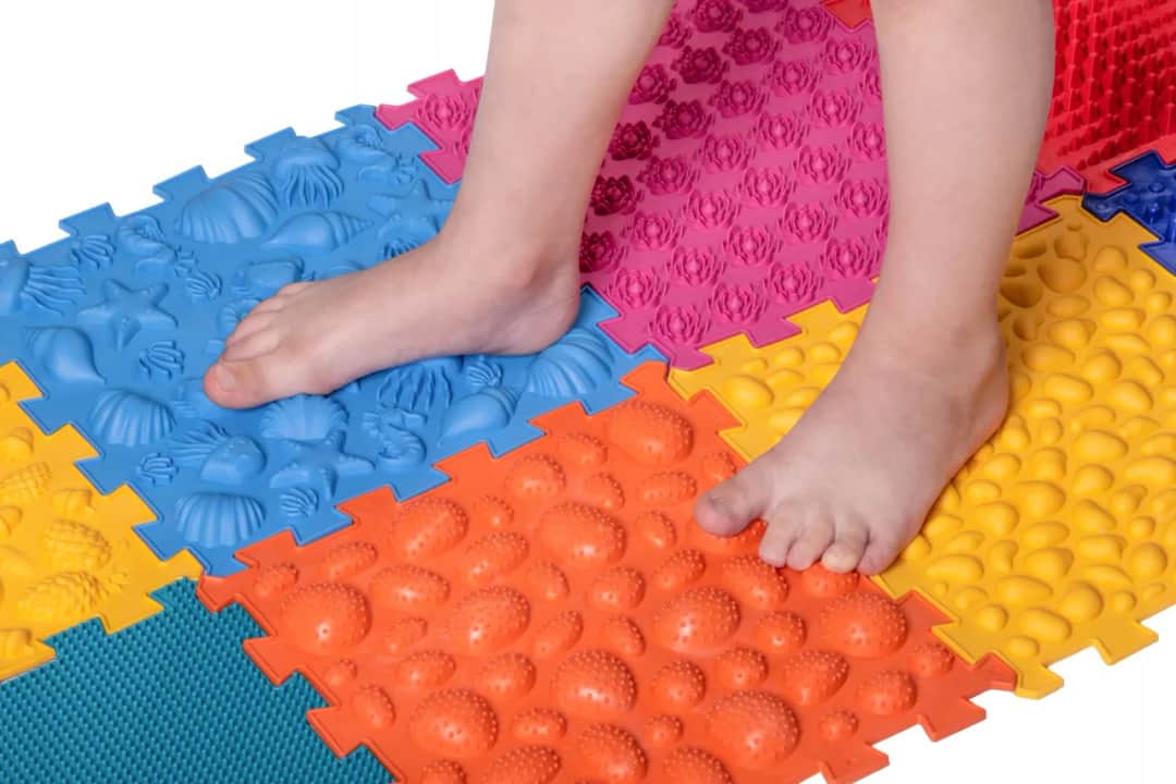 Mata sensoryczna ortopedyczna: Jak zadbać o zdrowe stopy dziecka?
