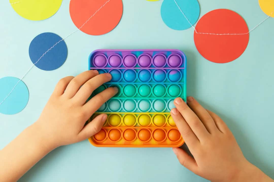 5-latek: Jak zabawki sensoryczne budują koncentrację i spokój?